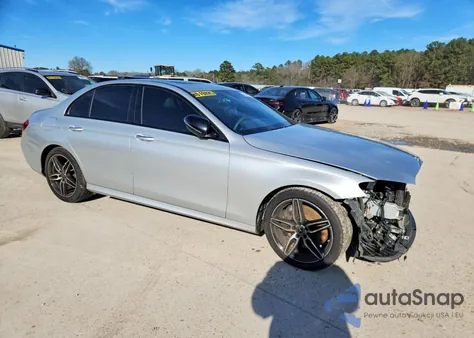 2019 Mercedes-Benz E 300 z USA, uszkodzony, nr VIN WDDZF4JB8KA661453
